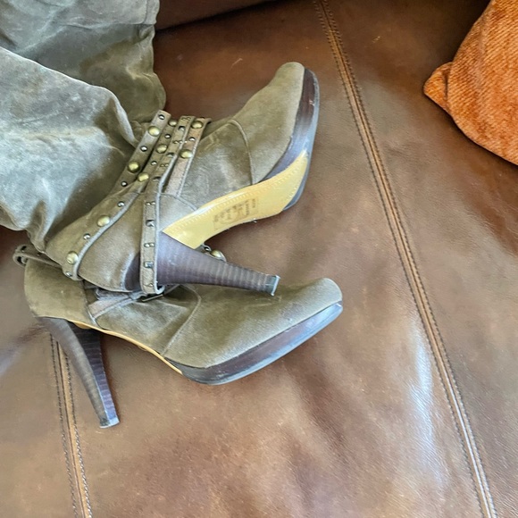 High heel faux suede studded boots - Picture 3 of 4